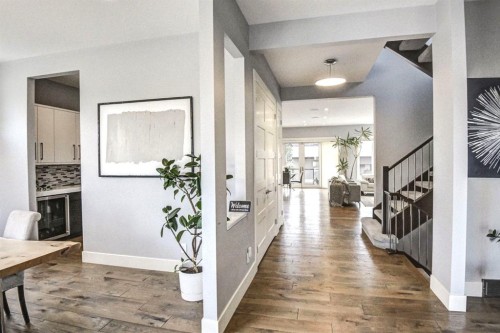 411 9 Street Ne, Calgary, AB - Indoor