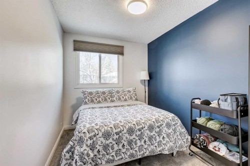38-1055 72 Avenue Nw, Calgary, AB - Indoor Photo Showing Bedroom