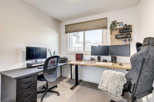 38-1055 72 Avenue Nw, Calgary, AB - Indoor Photo Showing Office