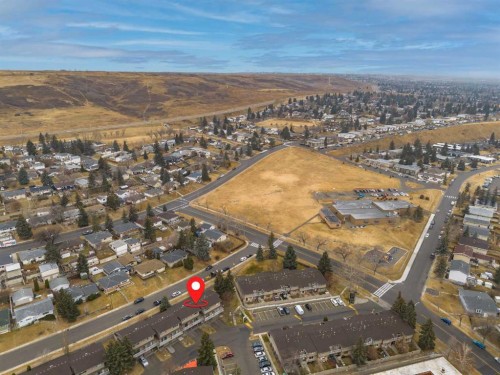 38-1055 72 Avenue Nw, Calgary, AB - Outdoor With View