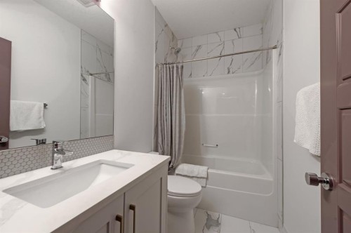 214 Aspenmere Green, Chestermere, AB - Indoor Photo Showing Bathroom
