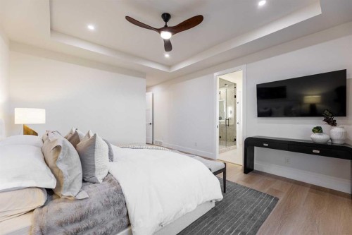 727 53Rd Avenue Sw, Calgary, AB - Indoor Photo Showing Bedroom