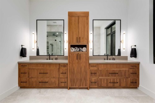 727 53Rd Avenue Sw, Calgary, AB - Indoor Photo Showing Bathroom