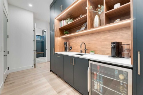 727 53Rd Avenue Sw, Calgary, AB - Indoor Photo Showing Kitchen