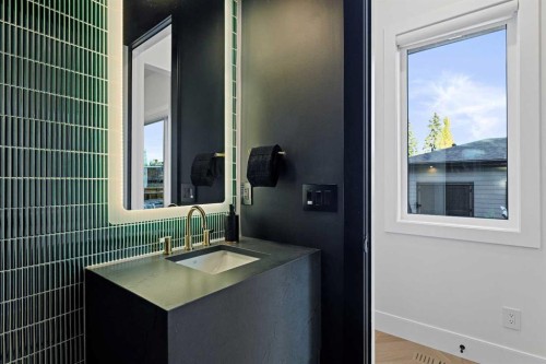 727 53Rd Avenue Sw, Calgary, AB - Indoor Photo Showing Other Room