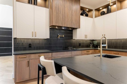 727 53Rd Avenue Sw, Calgary, AB - Indoor Photo Showing Kitchen With Double Sink