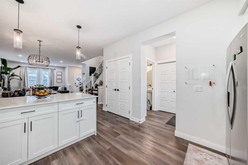 231 Legacy Glen Way Se, Calgary, AB - Indoor Photo Showing Kitchen