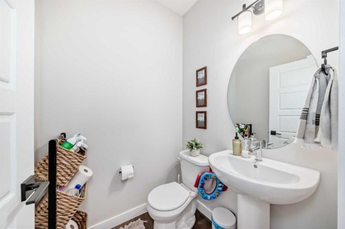 231 Legacy Glen Way Se, Calgary, AB - Indoor Photo Showing Bathroom