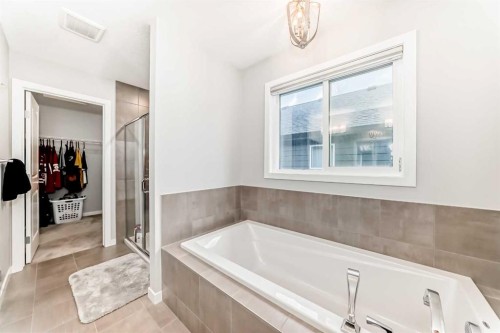 151 Sundown Way, Cochrane, AB - Indoor Photo Showing Bathroom