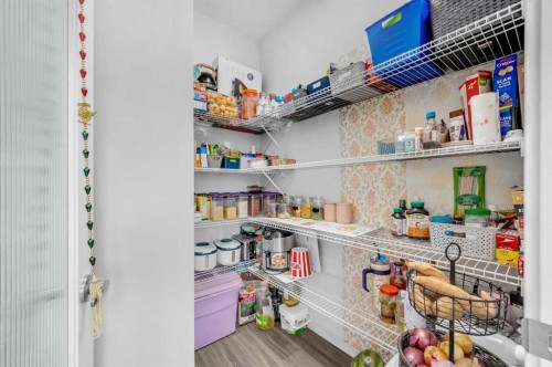 208 Cornergate Row Ne, Calgary, AB - Indoor With Storage