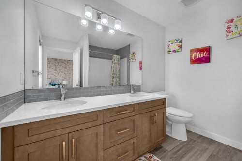 208 Cornergate Row Ne, Calgary, AB - Indoor Photo Showing Bathroom