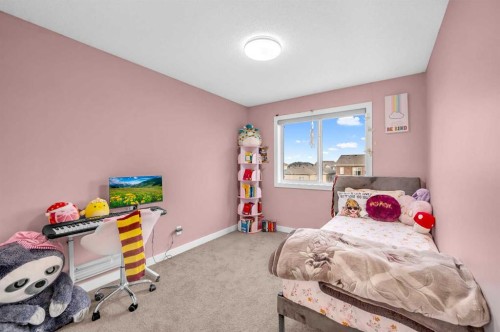 208 Cornergate Row Ne, Calgary, AB - Indoor Photo Showing Bedroom