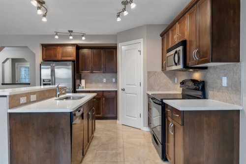 161 Silverado Range Cove Sw, Calgary, AB - Indoor Photo Showing Kitchen