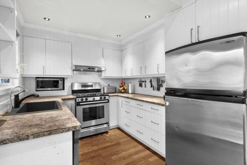 107 Woodford Crescent Sw, Calgary, AB - Indoor Photo Showing Kitchen