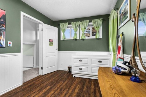 107 Woodford Crescent Sw, Calgary, AB - Indoor Photo Showing Other Room