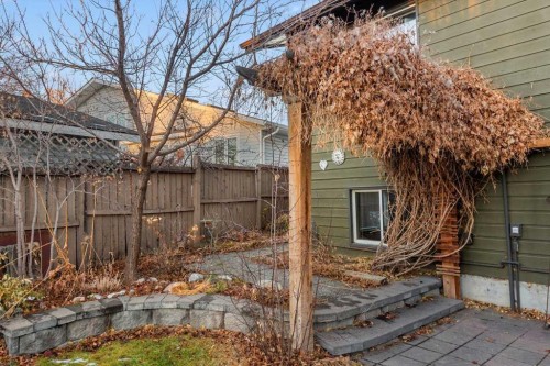 107 Woodford Crescent Sw, Calgary, AB - Outdoor