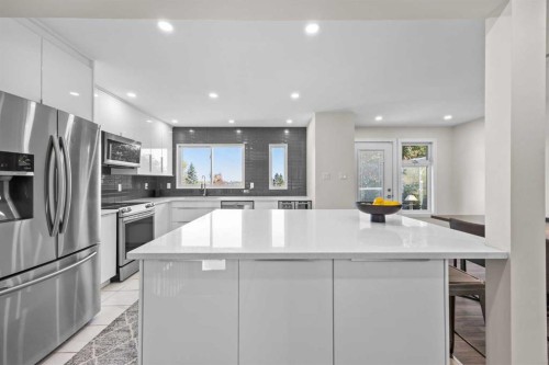 827 Canaveral Crescent Sw, Calgary, AB - Indoor Photo Showing Kitchen With Stainless Steel Kitchen With Upgraded Kitchen
