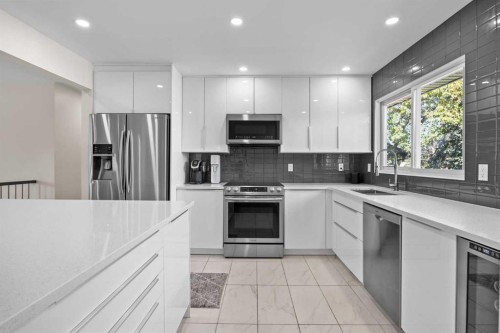 827 Canaveral Crescent Sw, Calgary, AB - Indoor Photo Showing Kitchen With Stainless Steel Kitchen With Upgraded Kitchen
