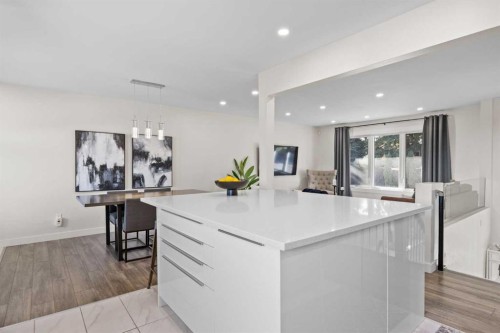 827 Canaveral Crescent Sw, Calgary, AB - Indoor Photo Showing Kitchen With Upgraded Kitchen