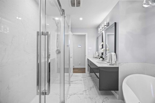 827 Canaveral Crescent Sw, Calgary, AB - Indoor Photo Showing Bathroom