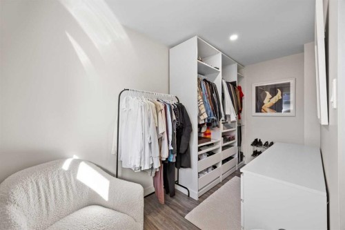 827 Canaveral Crescent Sw, Calgary, AB - Indoor Photo Showing Other Room