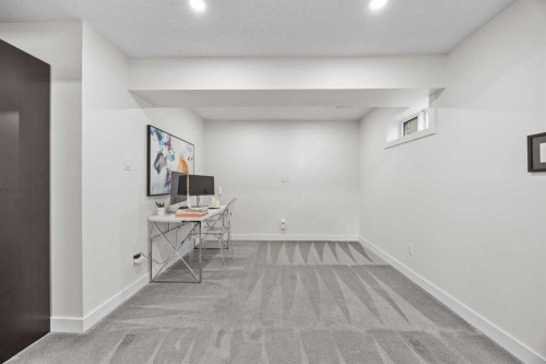 827 Canaveral Crescent Sw, Calgary, AB - Indoor Photo Showing Other Room