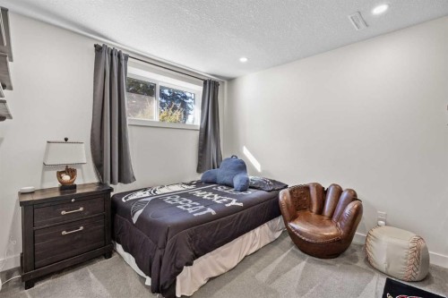827 Canaveral Crescent Sw, Calgary, AB - Indoor Photo Showing Bedroom