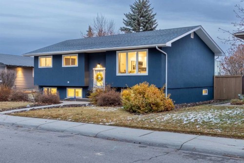 827 Canaveral Crescent Sw, Calgary, AB - Outdoor