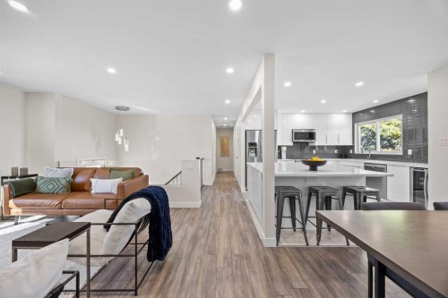 827 Canaveral Crescent Sw, Calgary, AB - Indoor