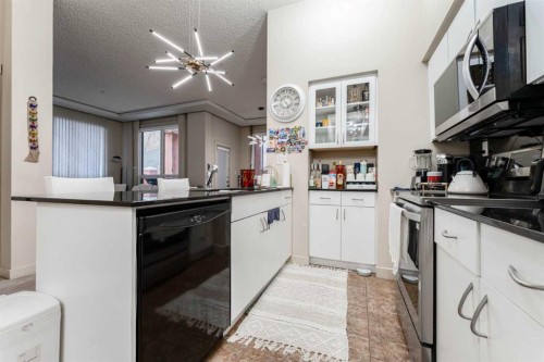 109-8710 Horton Road Sw, Calgary, AB - Indoor Photo Showing Kitchen
