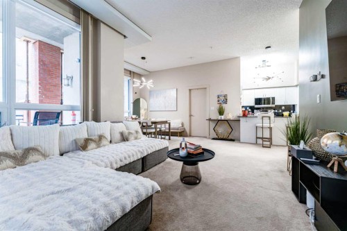 109-8710 Horton Road Sw, Calgary, AB - Indoor Photo Showing Other Room