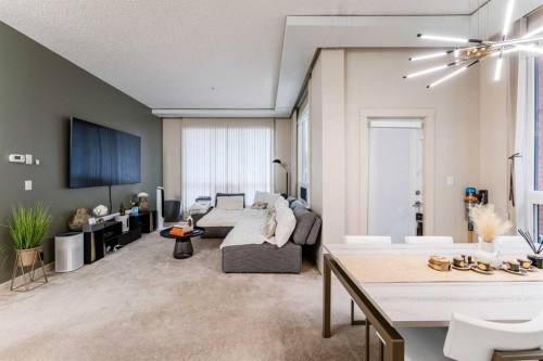 109-8710 Horton Road Sw, Calgary, AB - Indoor Photo Showing Dining Room