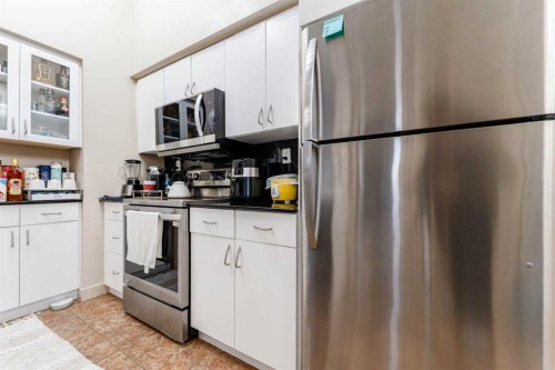 109-8710 Horton Road Sw, Calgary, AB - Indoor Photo Showing Kitchen