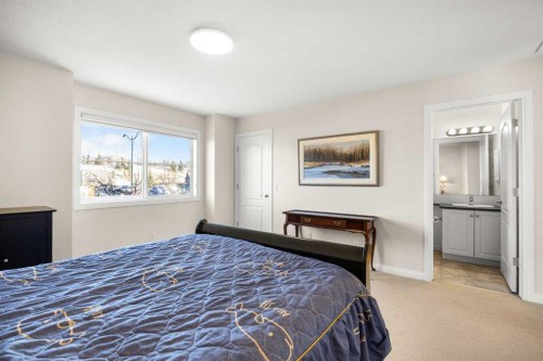 156 Royal Manor Nw, Calgary, AB - Indoor Photo Showing Bedroom