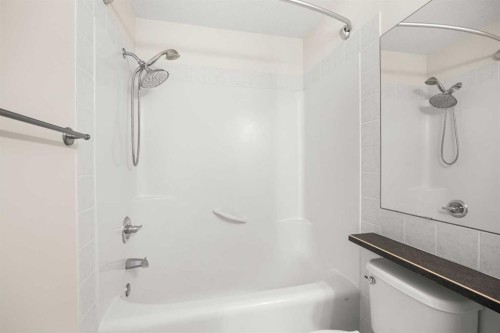 156 Royal Manor Nw, Calgary, AB - Indoor Photo Showing Bathroom