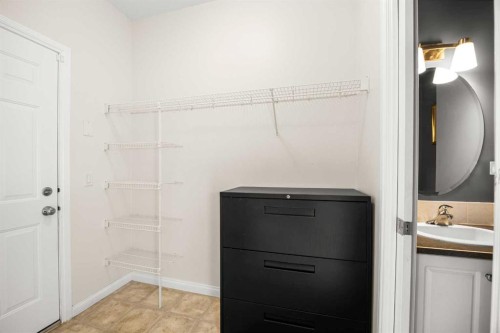 156 Royal Manor Nw, Calgary, AB - Indoor