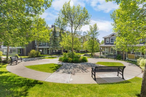 156 Royal Manor Nw, Calgary, AB - Outdoor