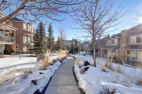 156 Royal Manor Nw, Calgary, AB - Outdoor