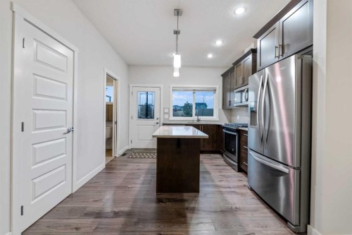 29 Saddlestone Link Ne, Calgary, AB - Indoor Photo Showing Kitchen
