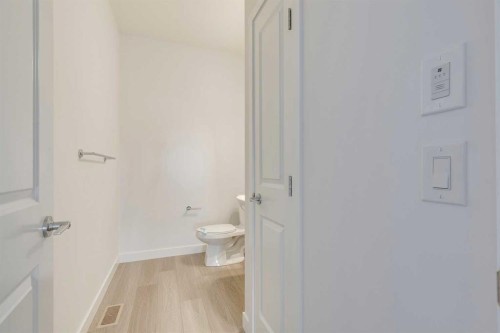 450-65 Belvedere Point Se, Calgary, AB - Indoor Photo Showing Bathroom