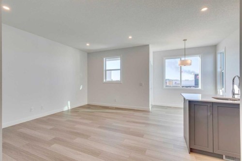 450-65 Belvedere Point Se, Calgary, AB - Indoor Photo Showing Other Room