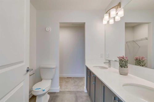 450-65 Belvedere Point Se, Calgary, AB - Indoor Photo Showing Bathroom