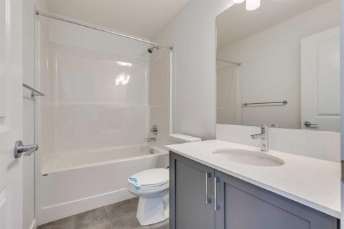 450-65 Belvedere Point Se, Calgary, AB - Indoor Photo Showing Bathroom