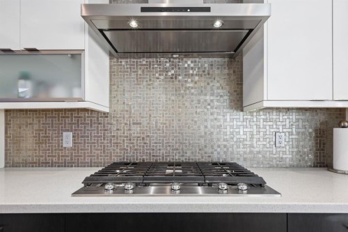 2419 22 Street Nw, Calgary, AB - Indoor Photo Showing Kitchen With Upgraded Kitchen