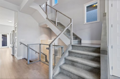 2419 22 Street Nw, Calgary, AB - Indoor Photo Showing Other Room