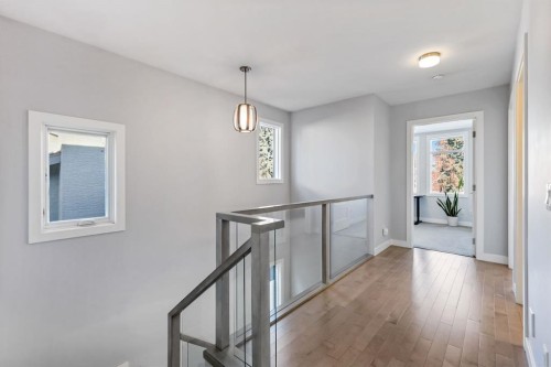 2419 22 Street Nw, Calgary, AB - Indoor Photo Showing Other Room