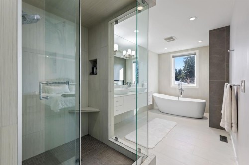 2419 22 Street Nw, Calgary, AB - Indoor Photo Showing Bathroom