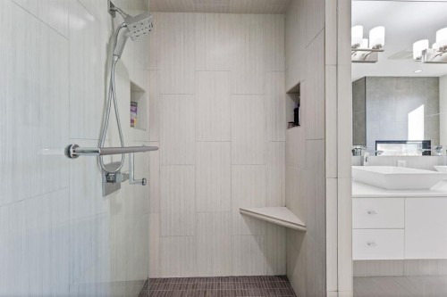 2419 22 Street Nw, Calgary, AB - Indoor Photo Showing Bathroom