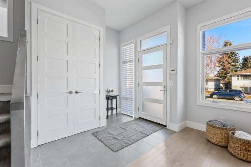 2419 22 Street Nw, Calgary, AB - Indoor Photo Showing Other Room