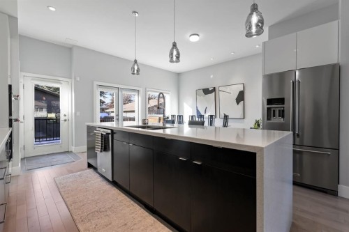 2419 22 Street Nw, Calgary, AB - Indoor Photo Showing Kitchen With Double Sink With Upgraded Kitchen